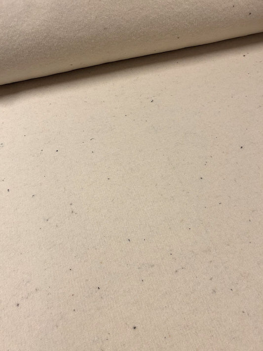 WOL. VILT 600 gr/m2 (met donkere stukjes textiel)